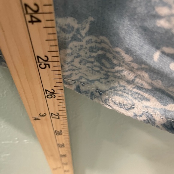 Mel & Mo Womens Denim Pearl Snap Floral Top Country Casual Coastal Cowgirl 90’s - Picture 7 of 7